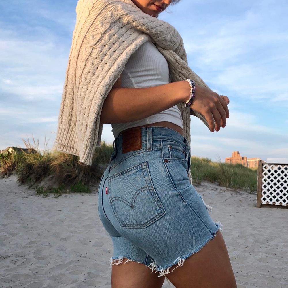 LEVI HIGH WAISTED JEAN SHORTS